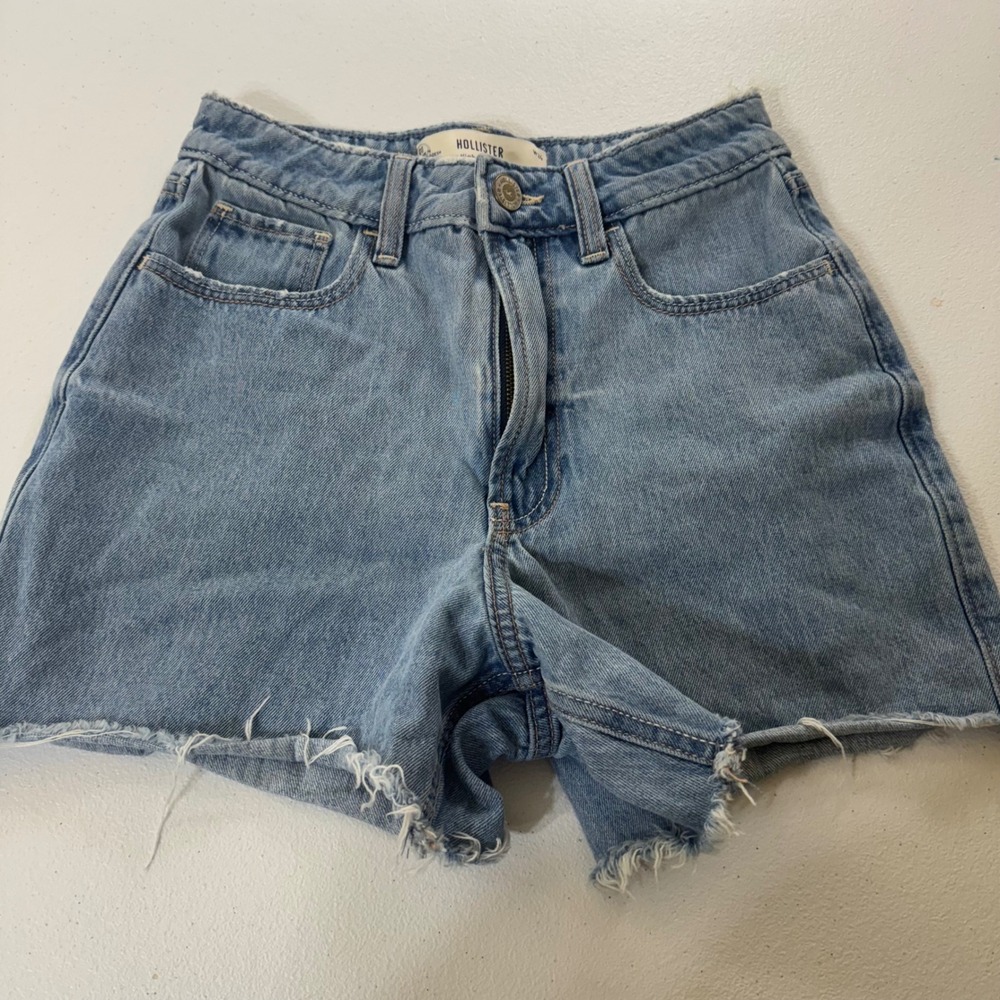 Hollister Ultra High Rise 90s Denim Shorts Raw Hem Light Wash Womens Sz 24 VTG